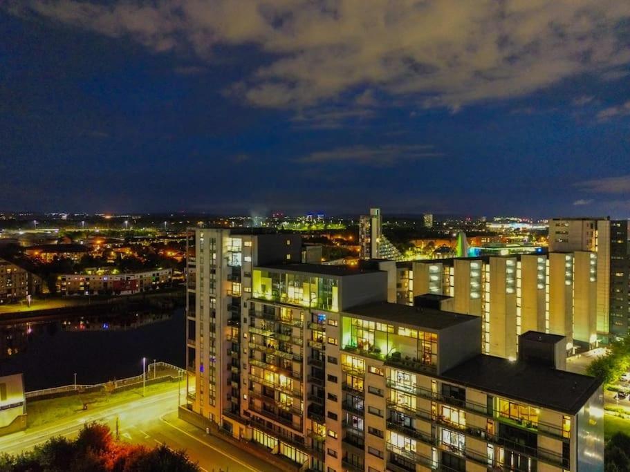 Apartamento Luxurious Penthouse With Bar At Glasgow Hydro & Secc Exterior foto