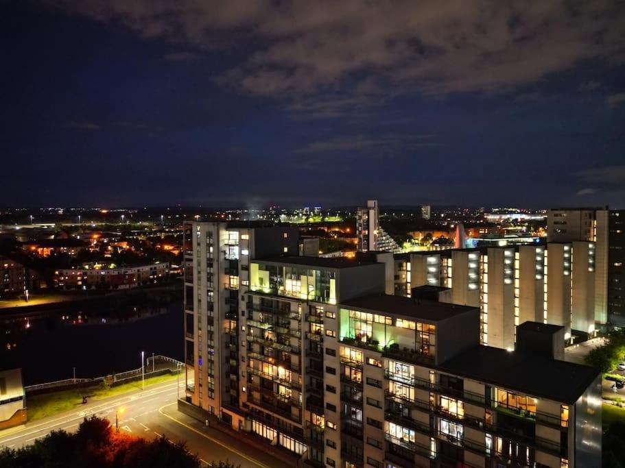 Apartamento Luxurious Penthouse With Bar At Glasgow Hydro & Secc Exterior foto